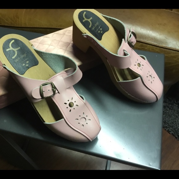 New listing CAPE clogs size 8/1/2. Unique leather - Picture 4 of 8